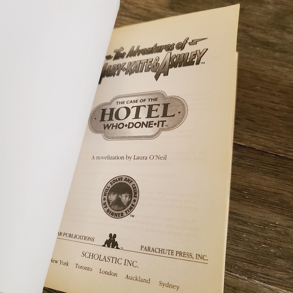 Vintage 90s The Adventures of Mary-Kate & Ashley Olsen Twins Book - Picture 2 of 7